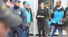 Анджелина Джоли посетила беженцев в порту Пирей (фото, видео)