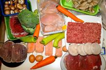 Модная "диета неандертальцев" дошла до Греции: жуй сырое мясо, вершки, корешки и... молодей